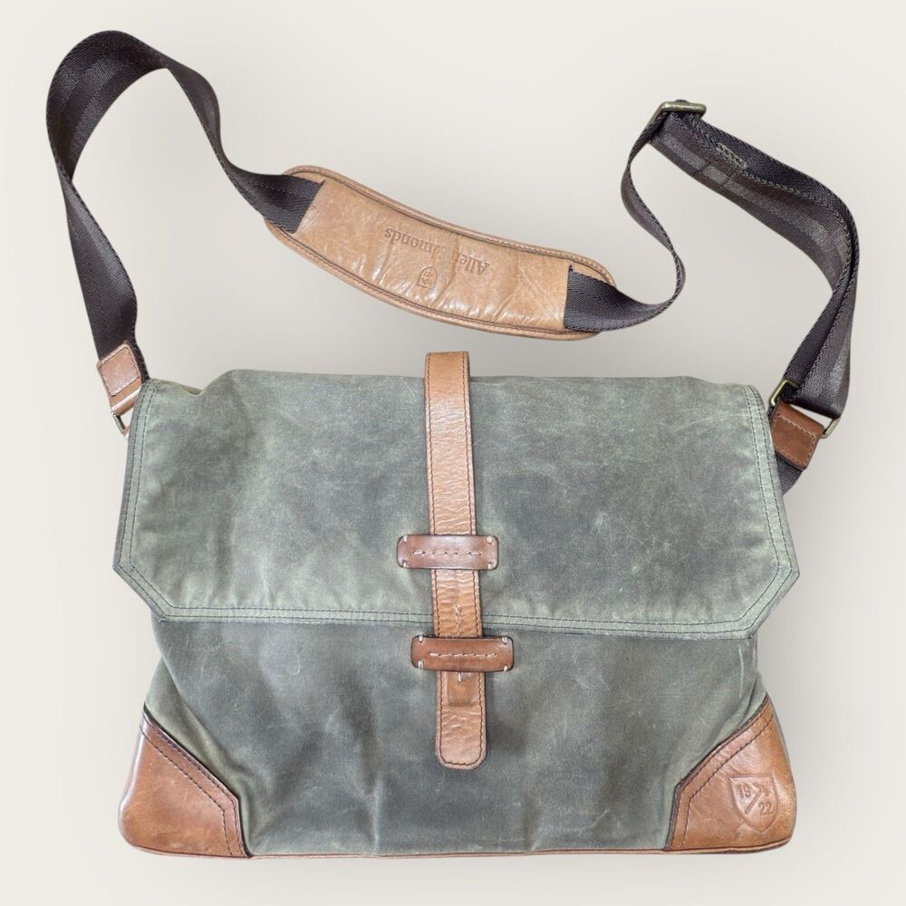 Allen Edmonds Waxed Leather Messenger Bag Career Business Crossbody Travel Vtg
